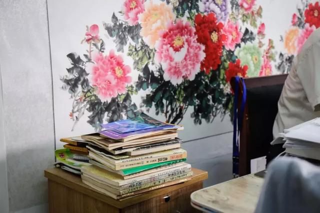 这是所什么学校？新生挤着进，毕业不肯走，人人创业，六旬直播